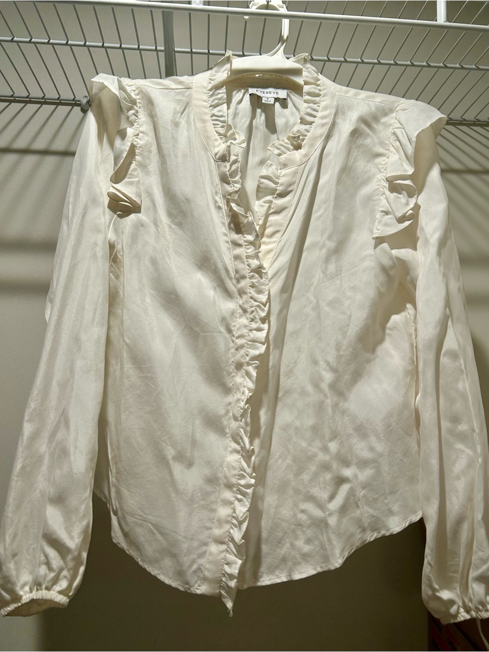 Evereve Cream Ruffle-Trim Long Sleeve Blouse great condition S